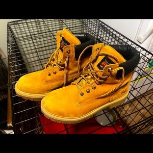 Mens steel toe timberlands size 9.5 in mint condition